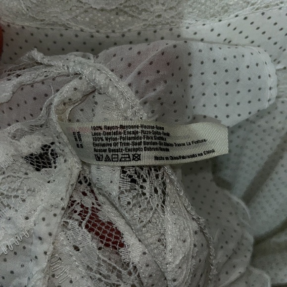 Free People Whit/Black dots Sleeveless Racerback Ruffle Sharkbite Lace top Sz M - Picture 8 of 9